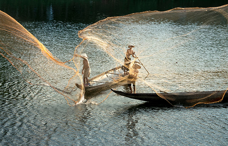 48-431-Fishing on Perfum River Hue